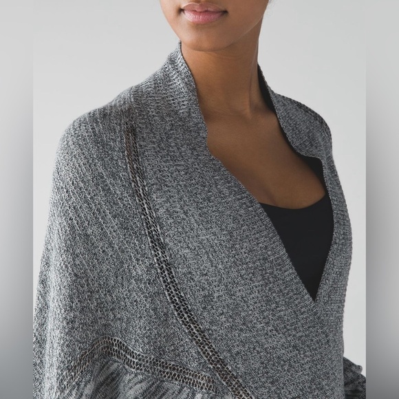 Lululemon Breeze Easy Wrap Heathered Light Grey - Picture 3 of 9